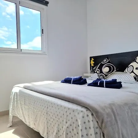 Guest house Habitacion Privada En Apartamento Moderno Compartido Cerca De La Playa Y Aeropuerto *