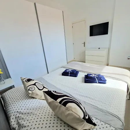 Guest house Habitacion Privada En Apartamento Moderno Compartido Cerca De La Playa Y Aeropuerto San Isidro (Tenerife)