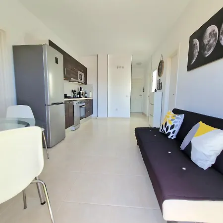 Habitacion Privada En Apartamento Moderno Compartido Cerca De La Playa Y Aeropuerto *
