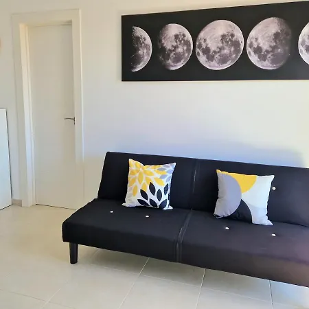 Guest house Habitacion Privada En Apartamento Moderno Compartido Cerca De La Playa Y Aeropuerto