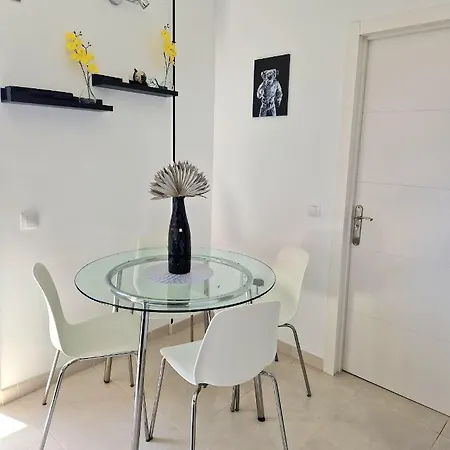 Habitacion Privada En Apartamento Moderno Compartido Cerca De La Playa Y Aeropuerto *
