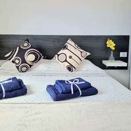 Habitacion Privada En Apartamento Moderno Compartido Cerca De La Playa Y Aeropuerto Guest house *