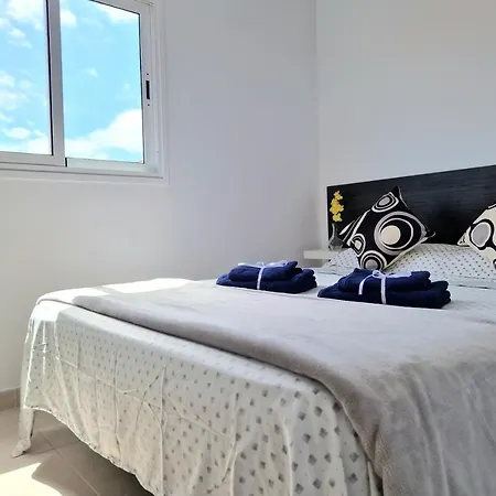 Guest house Habitacion Privada En Apartamento Moderno Compartido Cerca De La Playa Y Aeropuerto *