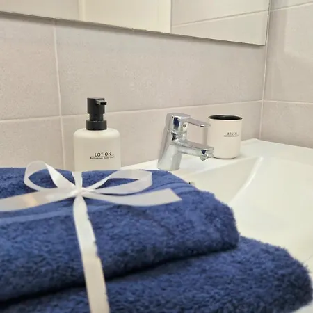 Habitacion Privada En Apartamento Moderno Compartido Cerca De La Playa Y Aeropuerto *